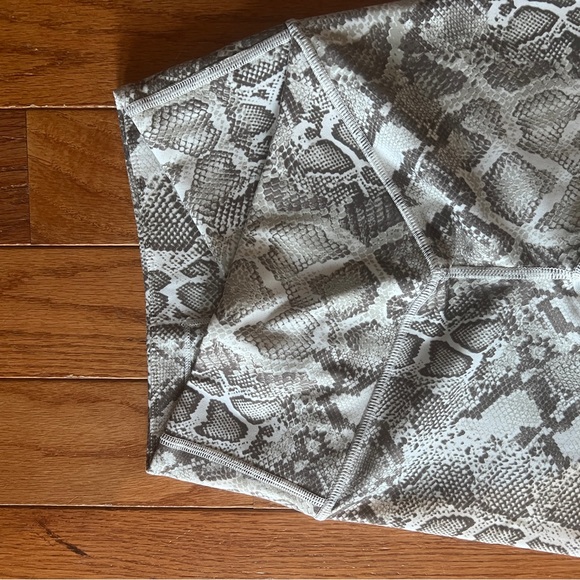 Victorias Secret Leggings - Picture 2 of 3